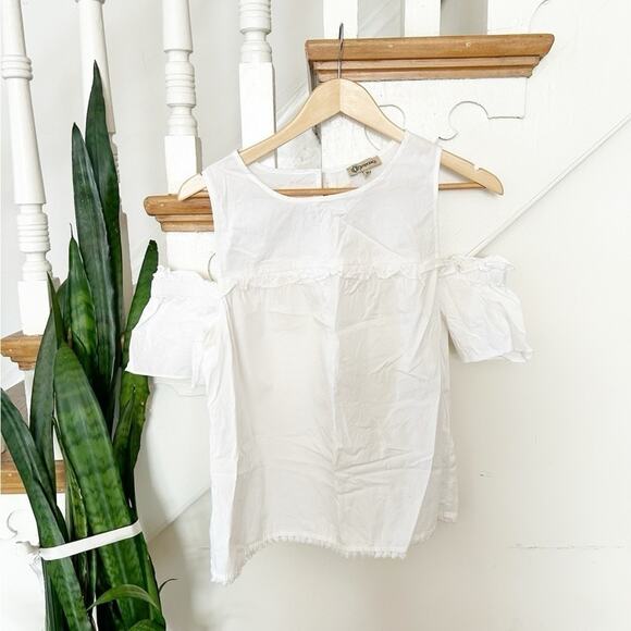 Democracy White Cotton Blend Cold Shoulder Round Neck Fringe Hem Top Size Medium - Picture 1 of 5